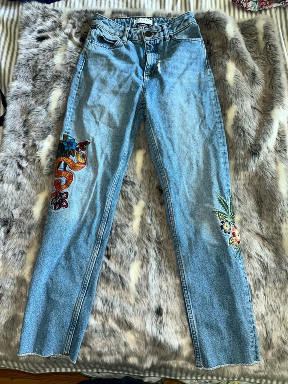 Sandro Paris Embroidered Distressed Straight Leg Jeans dragon Festival sz 34 (2)